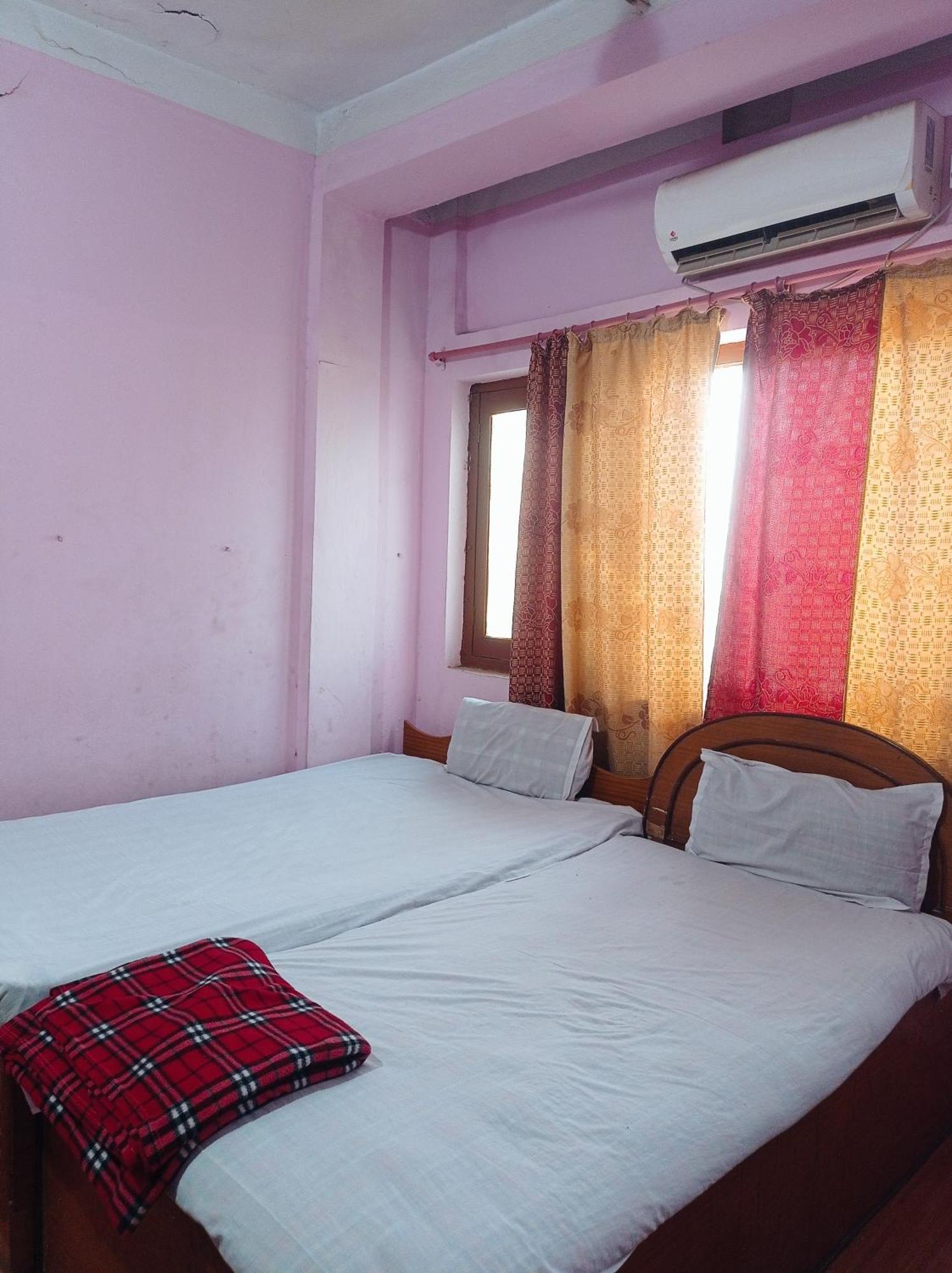 Darshan Namaste Hotel & Lodge Siddharthanagar ภายนอก รูปภาพ
