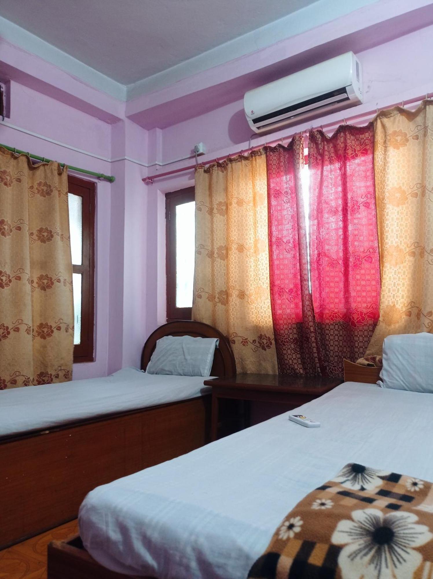 Darshan Namaste Hotel & Lodge Siddharthanagar ภายนอก รูปภาพ
